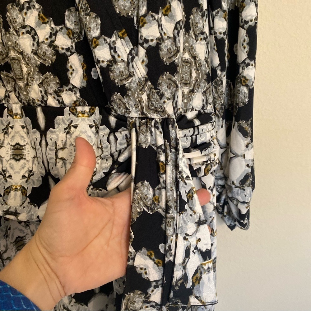 Vintage CACHE Geometric Jewel Black White Gray Print Drape Dress Size M Cocktail - Picture 10 of 16